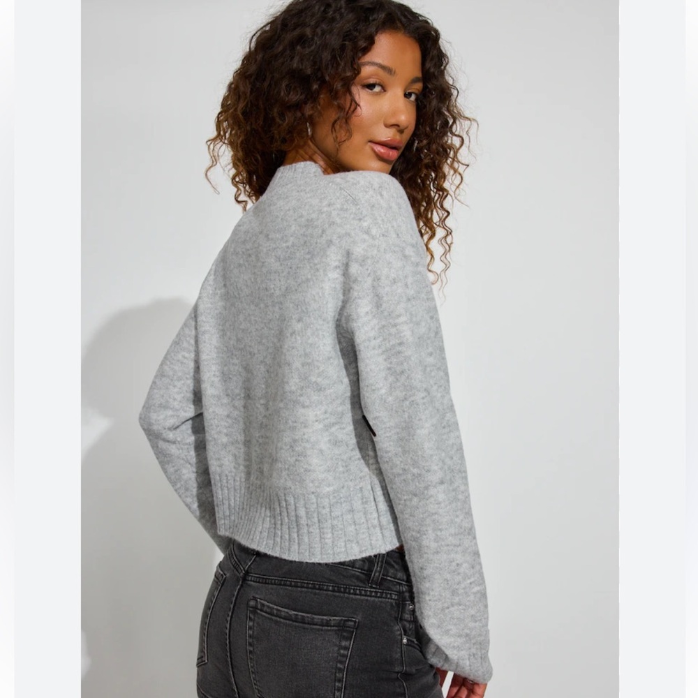 Garage Chandail Eloise V-neck Sweater Size Medium